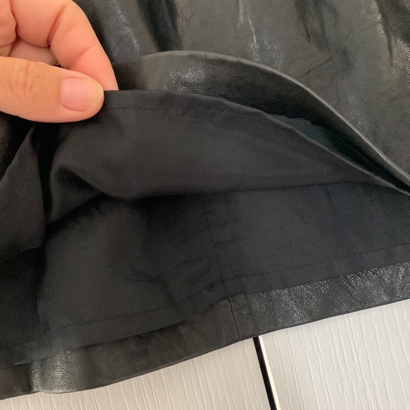 EUC Vince black calfskin leather mini skirt - Picture 5 of 8